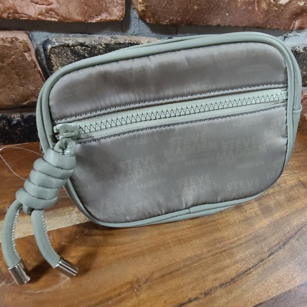 Steven Madden Crossbody, Sage/Olive green color, New with out tags.